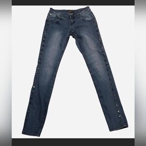 ZD Jeans with Button Accents